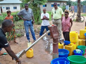 Avoir de l'eau potable est de plus en lus difficile en C&ocirc;te d'Ivoire.