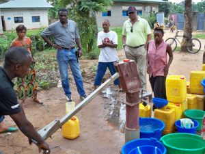 Avoir de l'eau potable est de plus en lus difficile en Côte d'Ivoire.